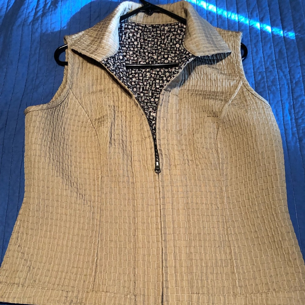 Reversible vest